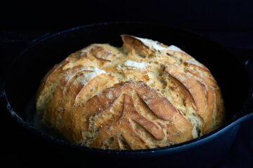 Photo Freshly baked sourdough bread