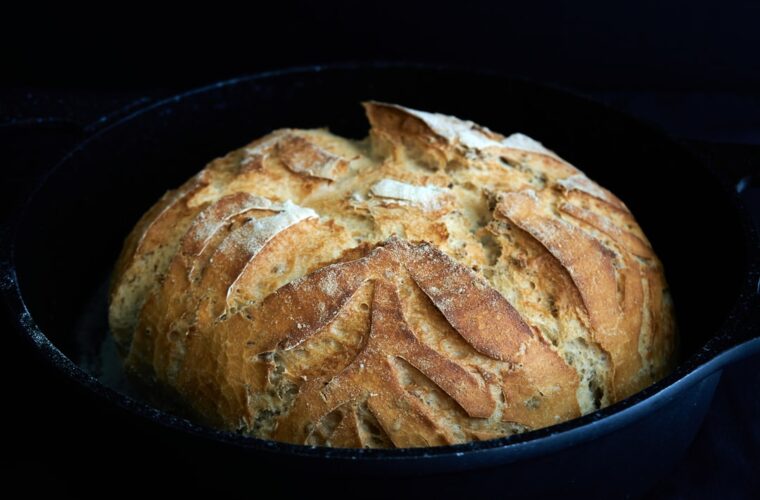 Photo Freshly baked sourdough bread