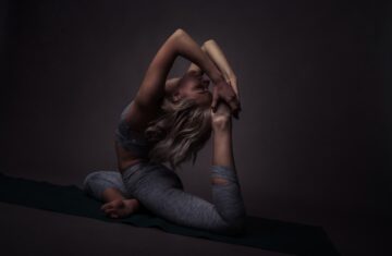 Photo Stretching sweater