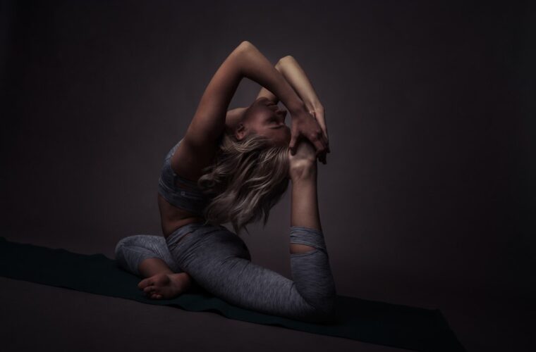 Photo Stretching sweater