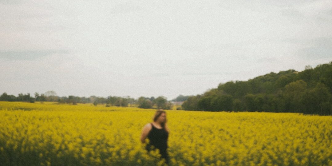 Photo mustard dress